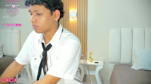 Snapshot of axel_ps chatting on October 16, 4:23 am Alex online show from October 16, 4:23 am