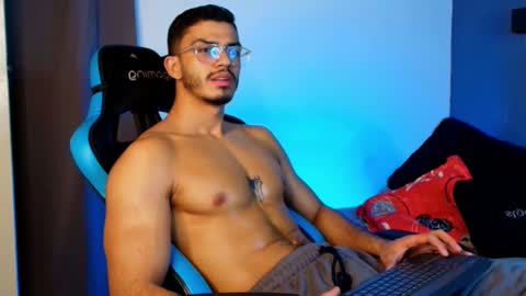 Snapshot of axel_stein03 chatting on February 14, 1:23 am axel stein NEW ACCOUNT online show from February 14, 1:23 am