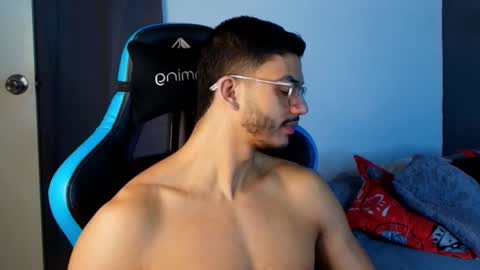 Snapshot of axel_stein03 chatting on March 1, 1:32 am axel stein NEW ACCOUNT online show from March 1, 1:32 am
