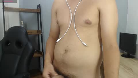 axel_stones_ online show from November 11, 6:43 pm