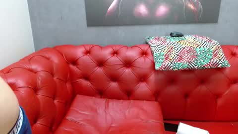 axel_stones_ online show from November 20, 3:31 pm