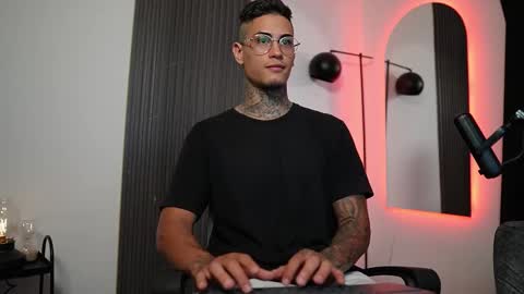 Snapshot of axel_villa chatting on March 12, 9:24 pm Agustin online show from March 12, 9:24 pm