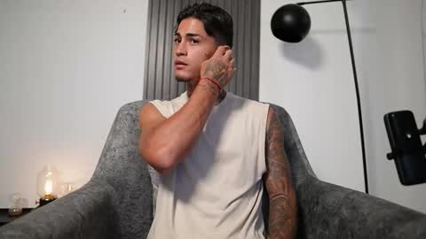 Snapshot of axel_villa chatting on October 16, 9:02 pm Agustin online show from October 16, 9:02 pm
