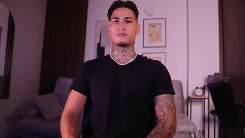 Snapshot of axel_villa chatting on September 19, 8:12 pm Agustin online show from September 19, 8:12 pm