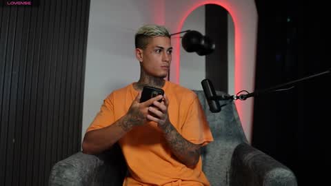 Snapshot of axel_villa chatting on December 26, 11:35 pm Agustin online show from December 26, 11:35 pm