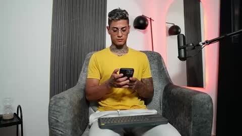Snapshot of axel_villa chatting on February 12, 9:54 pm Agustin online show from February 12, 9:54 pm