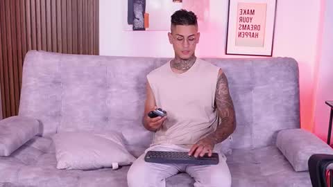 Snapshot of axel_villa chatting on March 3, 9:26 pm Agustin online show from March 3, 9:26 pm