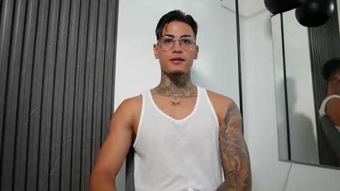 Snapshot of axel_villa chatting on September 26, 8:06 pm Agustin online show from September 26, 8:06 pm