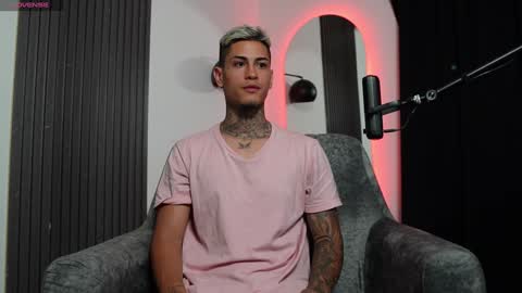 Snapshot of axel_villa chatting on January 17, 11:18 pm Agustin online show from January 17, 11:18 pm