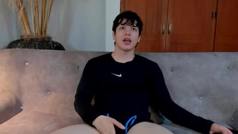 Axel Raven online show from December 2, 2:15 pm