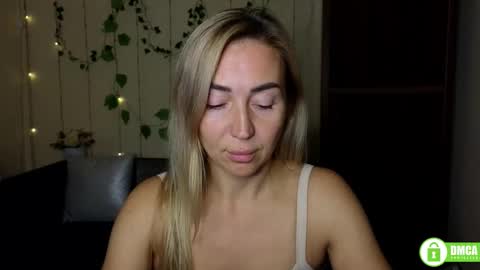 Snapshot of ay_kiss_jully chatting on October 5, 5:42 pm Jully online show from October 5, 5:42 pm
