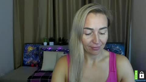 Snapshot of ay_kiss_jully chatting on October 7, 5:31 pm Jully online show from October 7, 5:31 pm