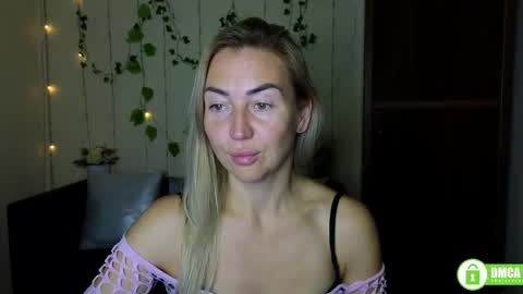 Snapshot of ay_kiss_jully chatting on September 29, 6:07 pm Jully online show from September 29, 6:07 pm
