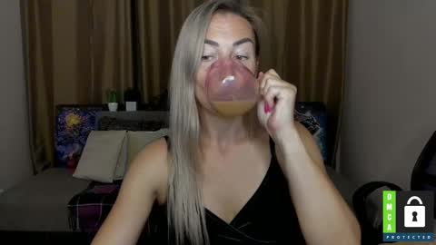 Snapshot of ay_kiss_jully chatting on September 24, 5:41 pm Jully online show from September 24, 5:41 pm