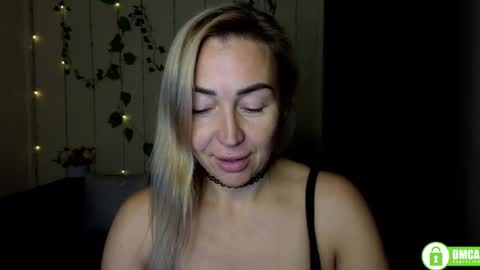 Snapshot of ay_kiss_jully chatting on October 19, 5:28 pm Jully online show from October 19, 5:28 pm