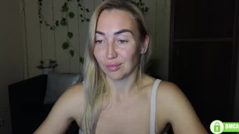 Snapshot of ay_kiss_jully chatting on October 12, 5:59 pm Jully online show from October 12, 5:59 pm