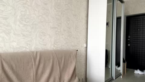 Snapshot of ayaderen chatting on February 19, 6:44 am im Aya welcome to my room online show from February 19, 6:44 am