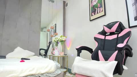 SundyRose online show from December 5, 9:34 pm