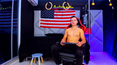 Snapshot of aydenmillerdom chatting on February 4, 12:55 pm Ayden Miller online show from February 4, 12:55 pm