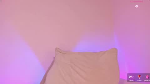 Snapshot of aylinnzambrano_ chatting on March 8, 8:33 am Aylin online show from March 8, 8:33 am