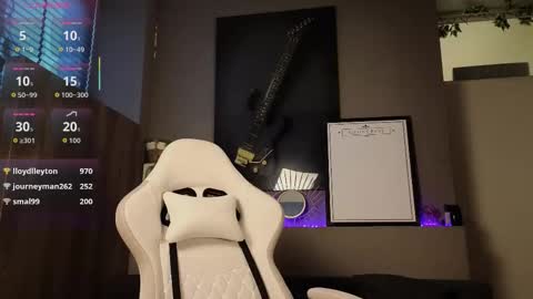 Ayreen Moore online show from February 4, 2:10 pm