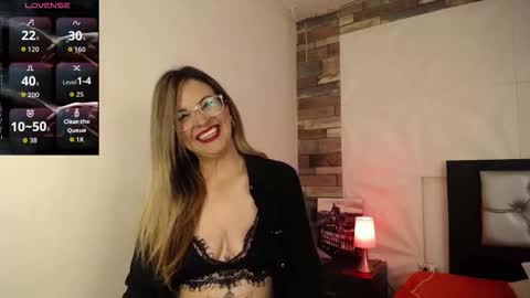 Snapshot of azaahara_ chatting on October 17, 11:36 am Azahara online show from October 17, 11:36 am
