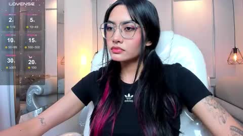 Azura online show from November 7, 8:55 pm