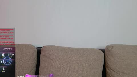 Snapshot of b4by_emilia chatting on October 20, 9:36 am b4by_emilia online show from October 20, 9:36 am