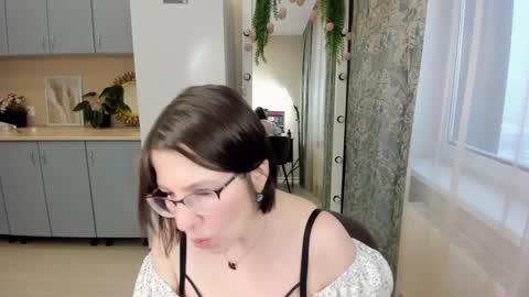 Snapshot of b_bonya_m chatting on January 28, 5:43 am Bonya online show from January 28, 5:43 am