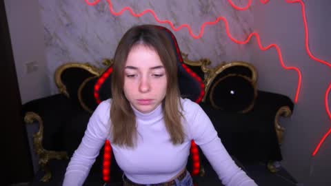 Snapshot of babe_dollie chatting on March 10, 7:22 am Babe online show from March 10, 7:22 am