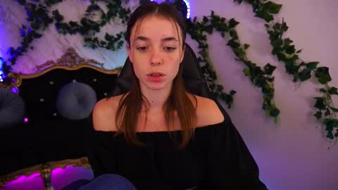 Snapshot of babe_dollie chatting on September 12, 8:16 am Babe online show from September 12, 8:16 am