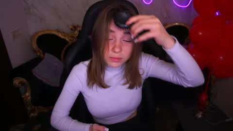 Snapshot of babe_dollie chatting on February 17, 7:04 am Babe online show from February 17, 7:04 am