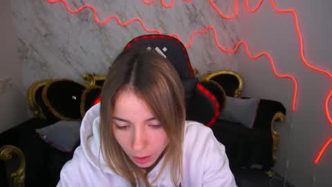 Snapshot of babe_dollie chatting on February 11, 11:42 am Babe online show from February 11, 11:42 am