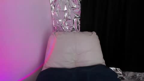 Snapshot of babeblair chatting on October 5, 9:11 pm Queen B online show from October 5, 9:11 pm