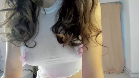 Snapshot of babyaylin chatting on October 17, 5:00 am Aylin online show from October 17, 5:00 am