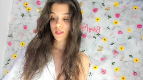 Snapshot of babyaylin chatting on February 26, 7:45 am Aylin online show from February 26, 7:45 am