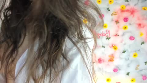 Snapshot of babyaylin chatting on February 6, 9:00 am Aylin online show from February 6, 9:00 am