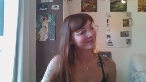 Snapshot of babydemon6 chatting on January 14, 9:09 pm babydemon6 online show from January 14, 9:09 pm