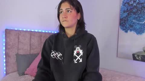 daya independent model online show from March 23, 1:32 am