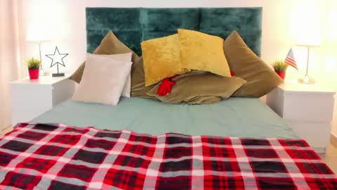 babyyulli online show from March 12, 5:55 am