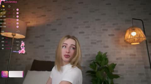 BabyyyLuna online show from January 18, 3:26 am