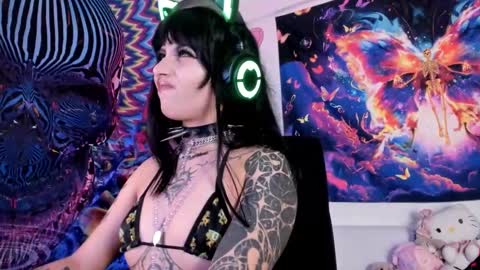 Snapshot of bad_cherry chatting on February 21, 1:00 am Bratty Lanita - independent online show from February 21, 1:00 am
