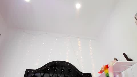 Victoria online show from November 11, 5:15 pm