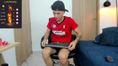 Snapshot of badboy_one chatting on February 3, 1:51 pm jhojan online show from February 3, 1:51 pm