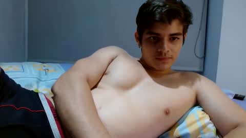 Snapshot of badbunny_69_ chatting on January 18, 10:39 am badbunny_69_ online show from January 18, 10:39 am