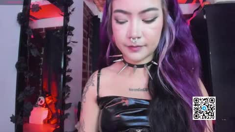 Snapshot of badkatyuska chatting on September 27, 5:00 pm Please help me to reach 100 thumbs up online show from September 27, 5:00 pm