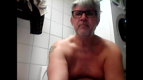 Snapshot of baggelina75 chatting on January 8, 4:34 am baggelina75 online show from January 8, 4:34 am