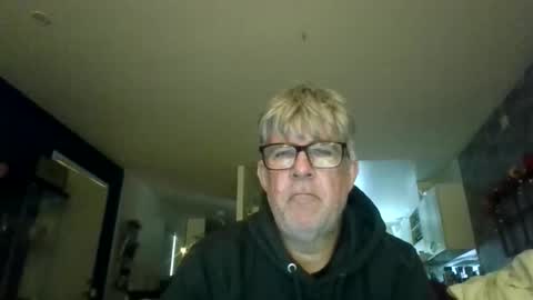 Snapshot of baggelina75 chatting on October 7, 9:16 am baggelina75 online show from October 7, 9:16 am