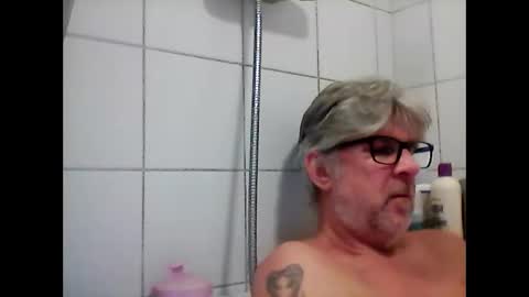 Snapshot of baggelina75 chatting on March 3, 5:52 pm baggelina75 online show from March 3, 5:52 pm