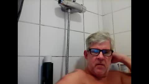 Snapshot of baggelina75 chatting on December 5, 5:55 pm baggelina75 online show from December 5, 5:55 pm